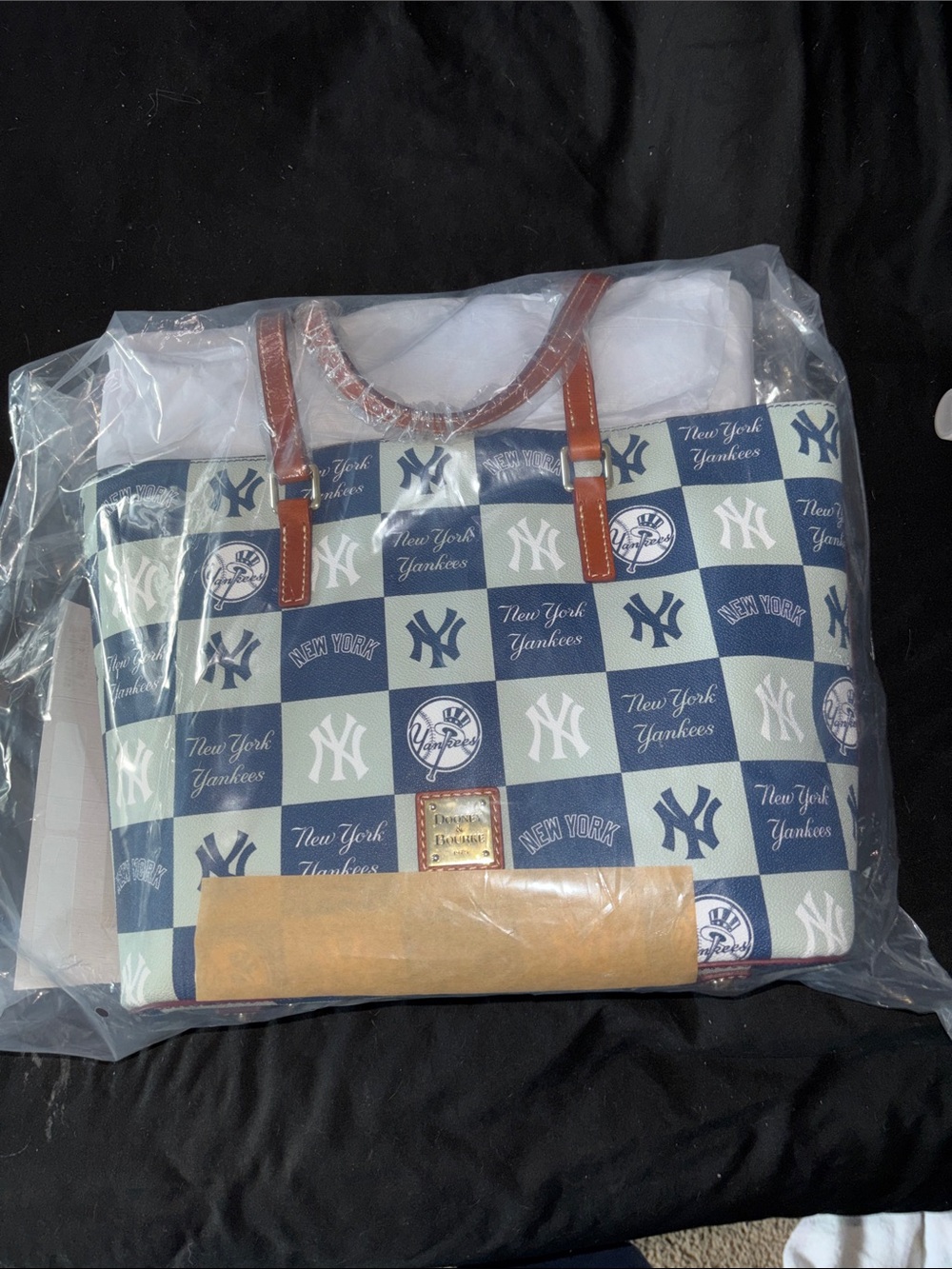 Dooney Bourke NY Yankees tote 🆕 lux limited MLB Carryall Tote ⚾👜  Game Day Glam
